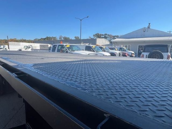 Picture of 2015 Freightliner M2 106 28ft Flatbed Truck - Flatbed / Platform Body