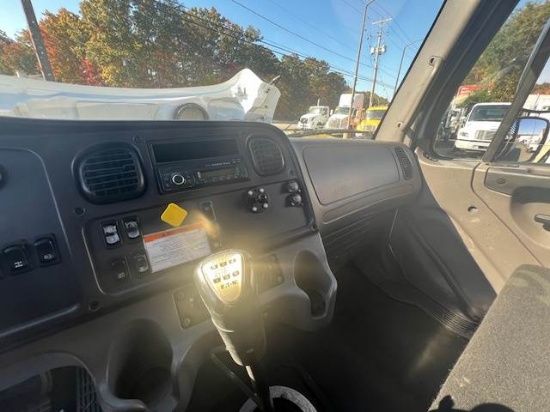 Picture of 2015 Freightliner M2 106 28ft Flatbed Truck - Flatbed / Platform Body