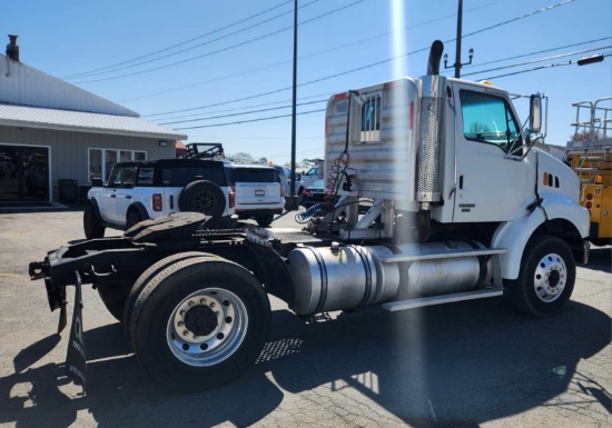 Picture of 2005 Sterling L9500 Day Cab Truck, Tractor, Air Slide 5th Wheel, City Truck, Moving Trailers, Delivery, Hauling, Clean