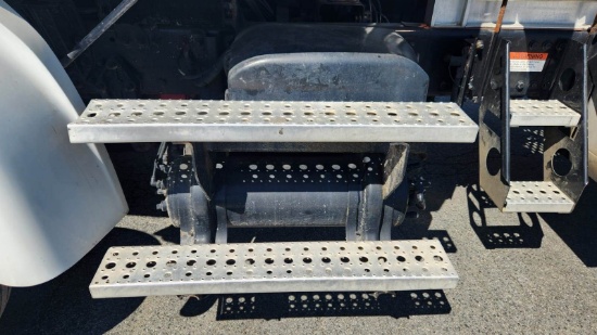 Picture of 2005 Sterling L9500 Day Cab Truck, Tractor, Air Slide 5th Wheel, City Truck, Moving Trailers, Delivery, Hauling, Clean