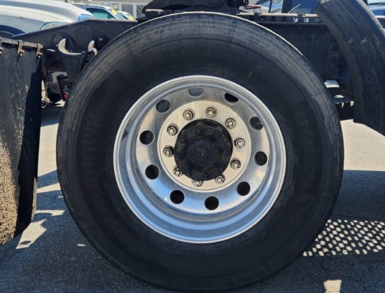 Picture of 2005 Sterling L9500 Day Cab Truck, Tractor, Air Slide 5th Wheel, City Truck, Moving Trailers, Delivery, Hauling, Clean