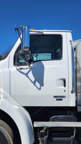 Picture of 2005 Sterling L9500 Day Cab Truck, Tractor, Air Slide 5th Wheel, City Truck, Moving Trailers, Delivery, Hauling, Clean