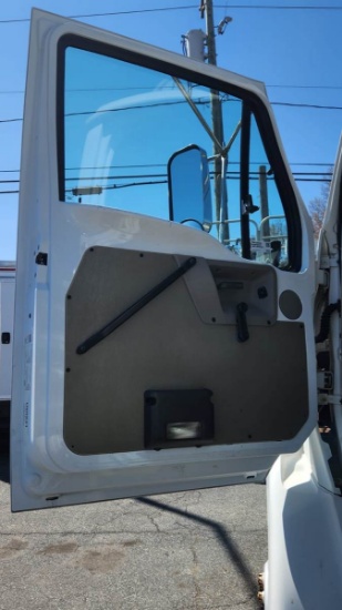 Picture of 2005 Sterling L9500 Day Cab Truck, Tractor, Air Slide 5th Wheel, City Truck, Moving Trailers, Delivery, Hauling, Clean
