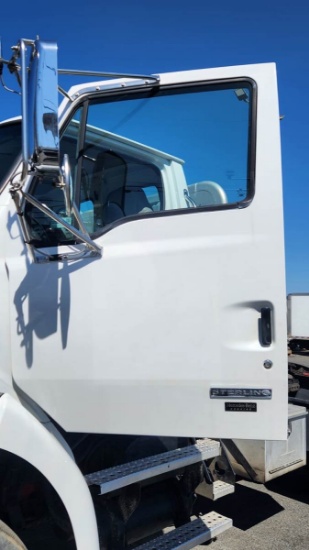 Picture of 2005 Sterling L9500 Day Cab Truck, Tractor, Air Slide 5th Wheel, City Truck, Moving Trailers, Delivery, Hauling, Clean