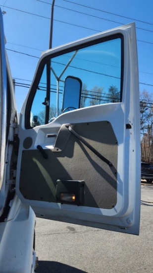 Picture of 2005 Sterling L9500 Day Cab Truck, Tractor, Air Slide 5th Wheel, City Truck, Moving Trailers, Delivery, Hauling, Clean
