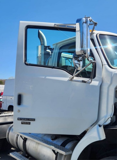 Picture of 2005 Sterling L9500 Day Cab Truck, Tractor, Air Slide 5th Wheel, City Truck, Moving Trailers, Delivery, Hauling, Clean