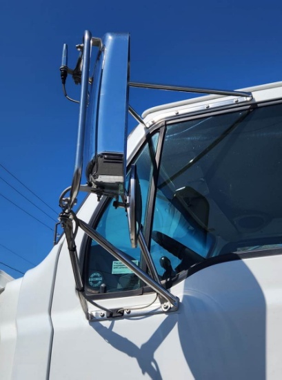 Picture of 2005 Sterling L9500 Day Cab Truck, Tractor, Air Slide 5th Wheel, City Truck, Moving Trailers, Delivery, Hauling, Clean