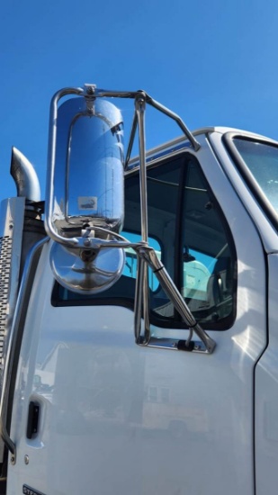 Picture of 2005 Sterling L9500 Day Cab Truck, Tractor, Air Slide 5th Wheel, City Truck, Moving Trailers, Delivery, Hauling, Clean