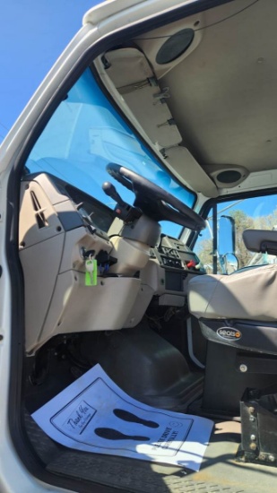 Picture of 2005 Sterling L9500 Day Cab Truck, Tractor, Air Slide 5th Wheel, City Truck, Moving Trailers, Delivery, Hauling, Clean
