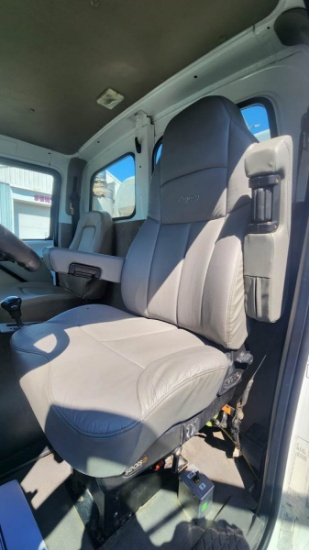 Picture of 2005 Sterling L9500 Day Cab Truck, Tractor, Air Slide 5th Wheel, City Truck, Moving Trailers, Delivery, Hauling, Clean
