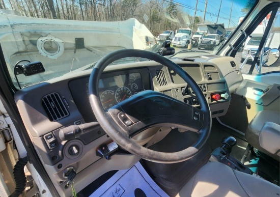 Picture of 2005 Sterling L9500 Day Cab Truck, Tractor, Air Slide 5th Wheel, City Truck, Moving Trailers, Delivery, Hauling, Clean