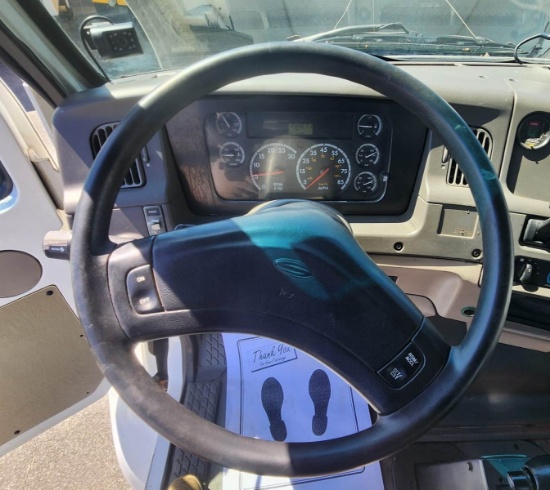 Picture of 2005 Sterling L9500 Day Cab Truck, Tractor, Air Slide 5th Wheel, City Truck, Moving Trailers, Delivery, Hauling, Clean