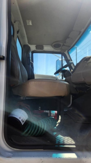 Picture of 2005 Sterling L9500 Day Cab Truck, Tractor, Air Slide 5th Wheel, City Truck, Moving Trailers, Delivery, Hauling, Clean