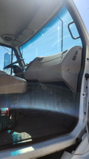 Picture of 2005 Sterling L9500 Day Cab Truck, Tractor, Air Slide 5th Wheel, City Truck, Moving Trailers, Delivery, Hauling, Clean