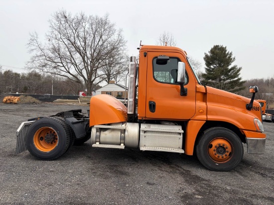 Picture of 2012 Freightliner Cascadia Day Cab Truck - Single Axle, Fifth Wheel, Dual Fuel tanks, Multiple Units available
