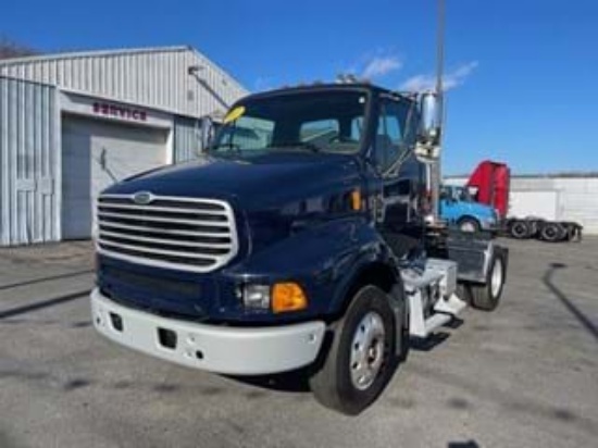 Picture of 2012 Freightliner Cascadia Day Cab Truck - Single Axle, Fifth Wheel, Dual Fuel tanks, Multiple Units available
