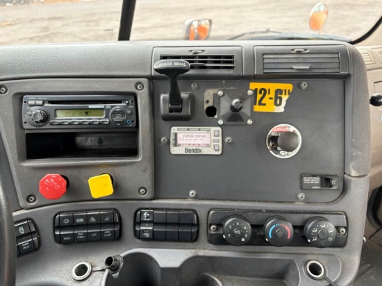 Picture of 2012 Freightliner Cascadia Day Cab Truck - Single Axle, Fifth Wheel, Dual Fuel tanks, Multiple Units available