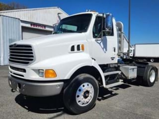 Picture of 2018 Freightliner Cascadia Day Cab Tandem Axle Truck - Hauler, Fifth Wheel, Multiple Units available