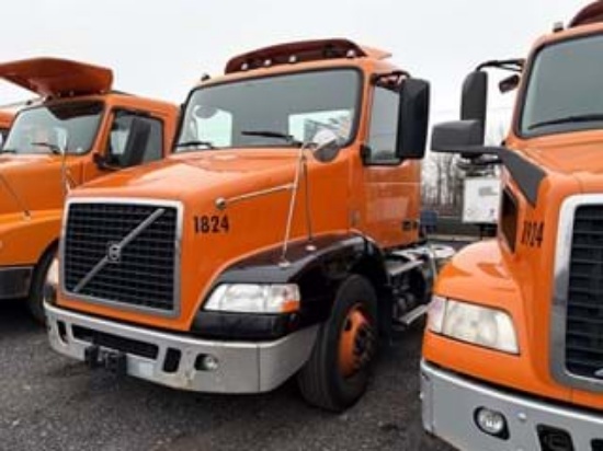 Picture of 2018 Freightliner Cascadia Day Cab Tandem Axle Truck - Hauler, Fifth Wheel, Multiple Units available