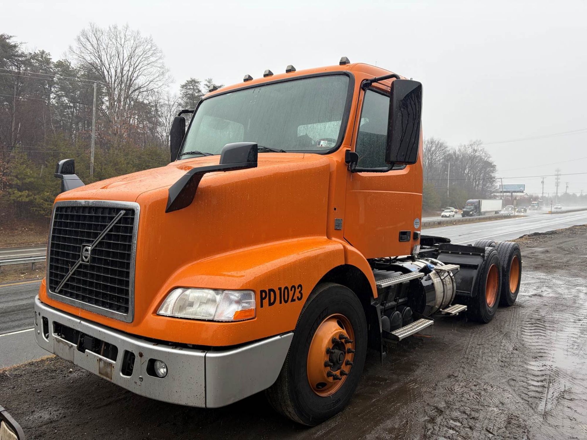 Picture of 2018 Volvo VNM Day Cab Truck - Tandem Axle, Fifth Wheel, Dual Fuel tanks, Multiple Units available!