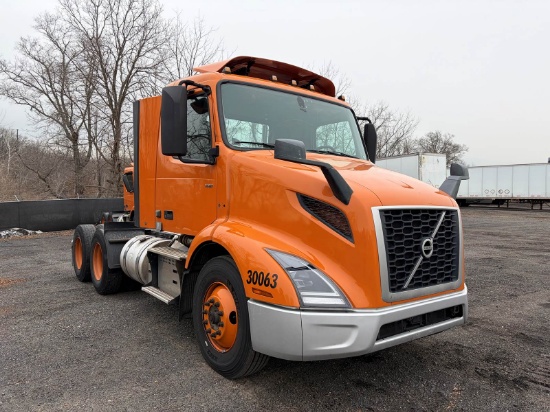 Picture of 2019 Volvo VNR Day Cab Tandem Axle Truck - Hauler, Automatic, Dual fuel tanks, Air Slide fifth wheel