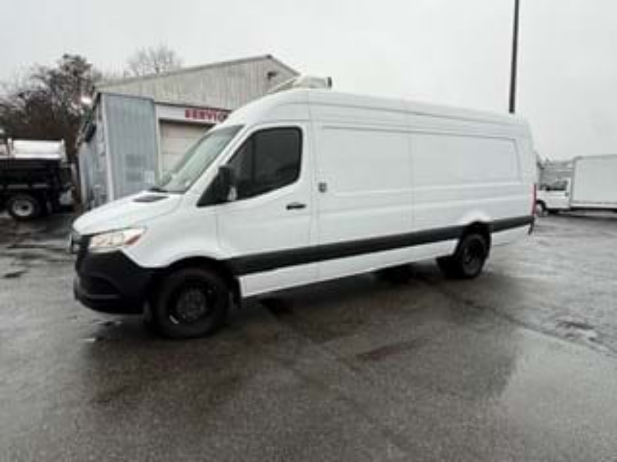 Picture of 2024 Chevrolet 3500 Cutaway Refrigerated Truck
