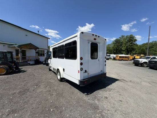Picture of 2016 Ford Econoline Bus,12 Children Passenger, Transporter, Mini, Rear Heat and A/C, Handicap, Seatbelts, Food Truck, Church, Van Ford V-Shaped