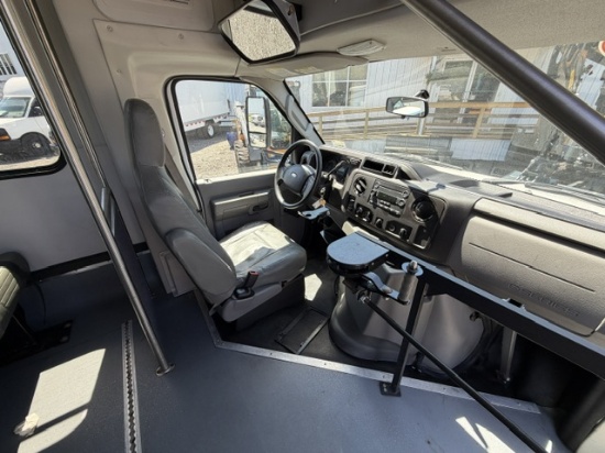 Picture of 2016 Ford Econoline Bus,12 Children Passenger, Transporter, Mini, Rear Heat and A/C, Handicap, Seatbelts, Food Truck, Church, Van Ford V-Shaped