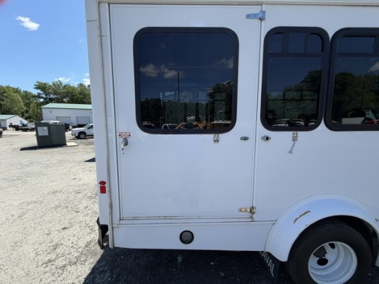 Picture of 2016 Ford Econoline Bus,12 Children Passenger, Transporter, Mini, Rear Heat and A/C, Handicap, Seatbelts, Food Truck, Church, Van Ford V-Shaped