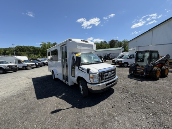 Picture of 2016 Ford Econoline Bus, 12 Children Passenger, Transporter, Mini, Rear Heat and A/C, Handicap, Seatbelts, Food Truck, Church, Van Ford V-Shaped