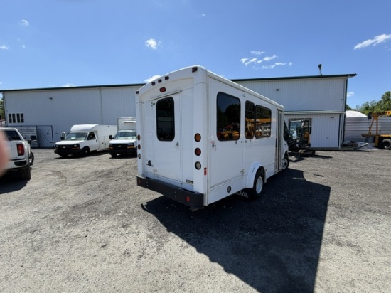 Picture of 2016 Ford Econoline Bus, 12 Children Passenger, Transporter, Mini, Rear Heat and A/C, Handicap, Seatbelts, Food Truck, Church, Van Ford V-Shaped