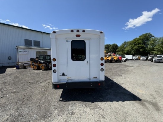 Picture of 2016 Ford Econoline Bus, 12 Children Passenger, Transporter, Mini, Rear Heat and A/C, Handicap, Seatbelts, Food Truck, Church, Van Ford V-Shaped