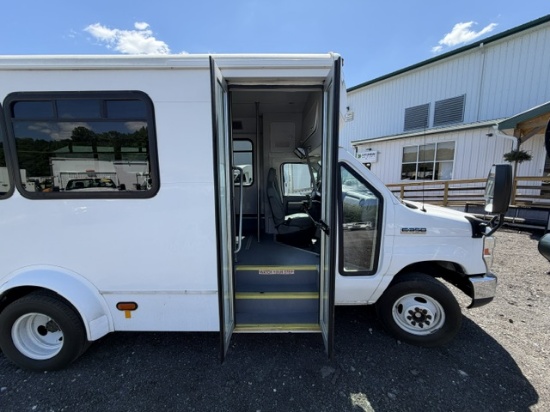 Picture of 2016 Ford Econoline Bus, 12 Children Passenger, Transporter, Mini, Rear Heat and A/C, Handicap, Seatbelts, Food Truck, Church, Van Ford V-Shaped
