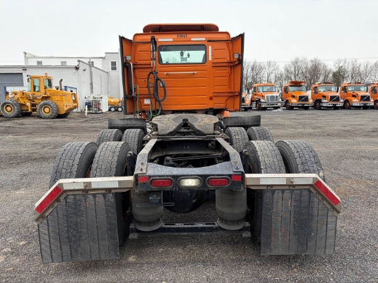 Picture of 2019 Volvo VNR Day Cab Tandem Axle Truck - Hauler, Automatic, Dual fuel tanks, Air Slide fifth wheel
