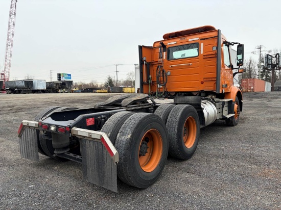 Picture of 2019 Volvo VNR Day Cab Tandem Axle Truck - Hauler, Automatic, Dual fuel tanks, Air Slide fifth wheel
