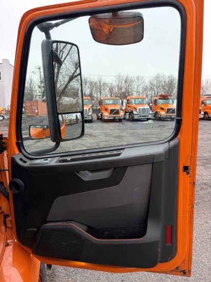Picture of 2019 Volvo VNR Day Cab Tandem Axle Truck - Hauler, Automatic, Dual fuel tanks, Air Slide fifth wheel