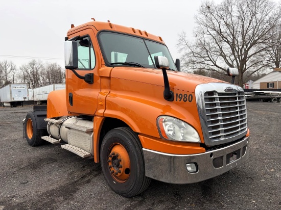 Picture of 2012 Freightliner Cascadia Day Cab Truck - Single Axle, Fifth Wheel, Dual Fuel tanks, Multiple Units available
