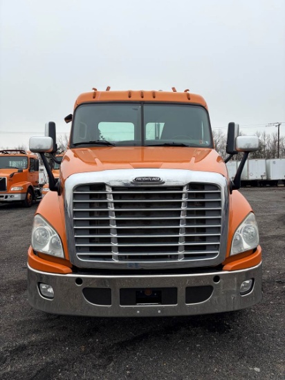Picture of 2012 Freightliner Cascadia Day Cab Truck - Single Axle, Fifth Wheel, Dual Fuel tanks, Multiple Units available