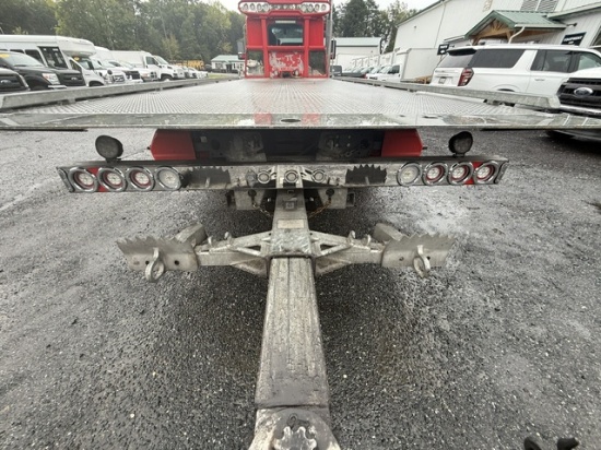Picture of 2023 Peterbilt 536