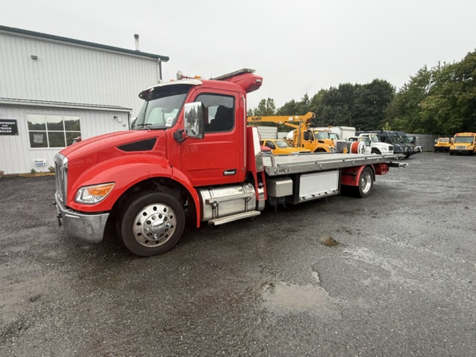 Picture of 2023 Peterbilt 536