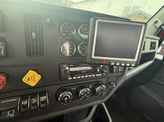 Picture of 2023 Peterbilt 536