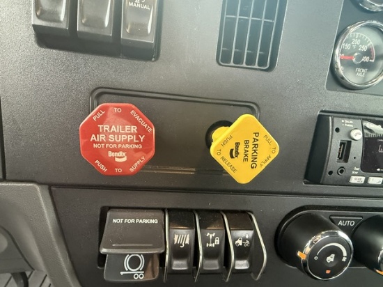 Picture of 2023 Peterbilt 536