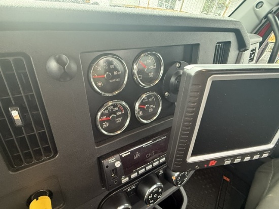Picture of 2023 Peterbilt 536